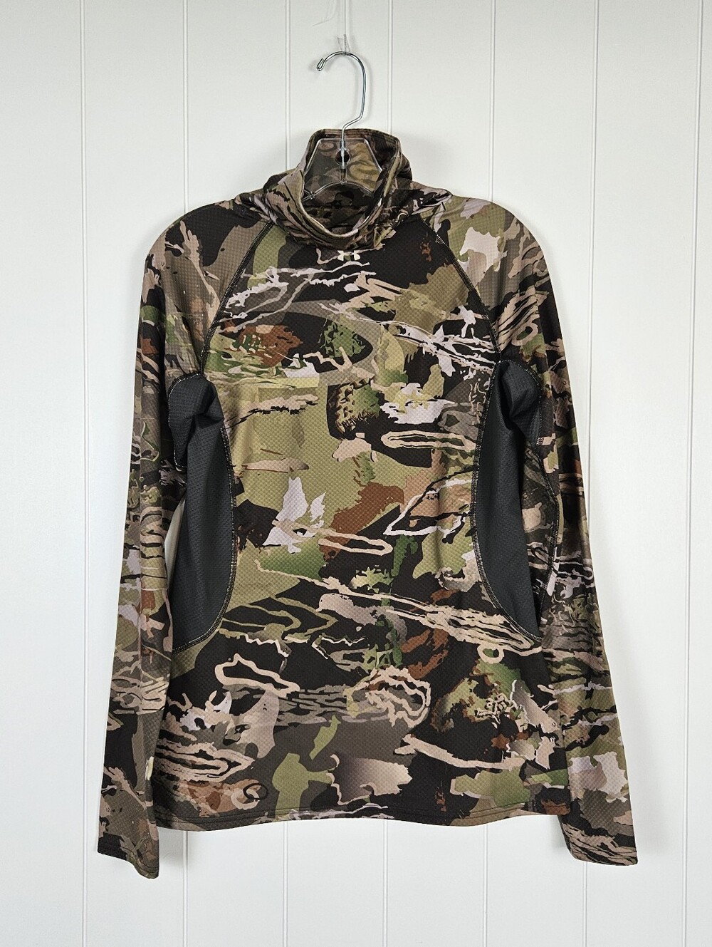Under Armour Camo Base Layer Womens M Green High Neck Cold Gear Fitted Hunting